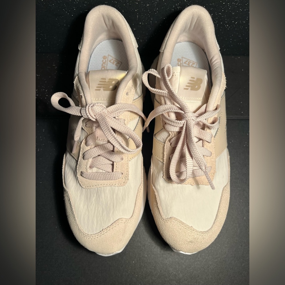 New Balance (,The Intelligent Choice ) women’s sneakers size 7.5 🍰🧁🎂🍰🧁🍰🧁🍰🎂🍰🎂🍰 - Picture 3 of 8